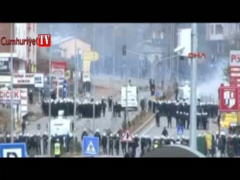 Bahçeli'yi protesto eden gruba polis müdahalesi