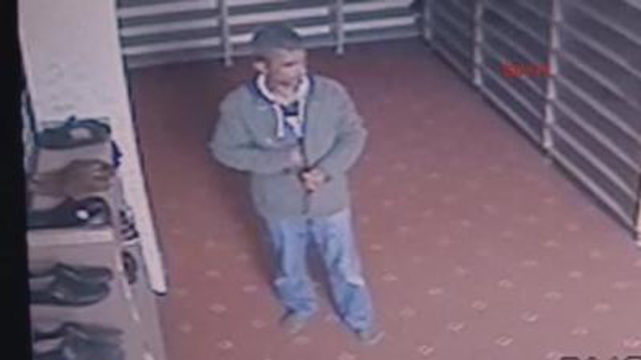 Adana Camide Ayakkabı Hırsızlığı Kamerada