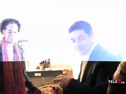 Télé 7 Jours offre un cadeau prestigieux à Bertrand (StarAc) (Archives Télé 7 - 2008)