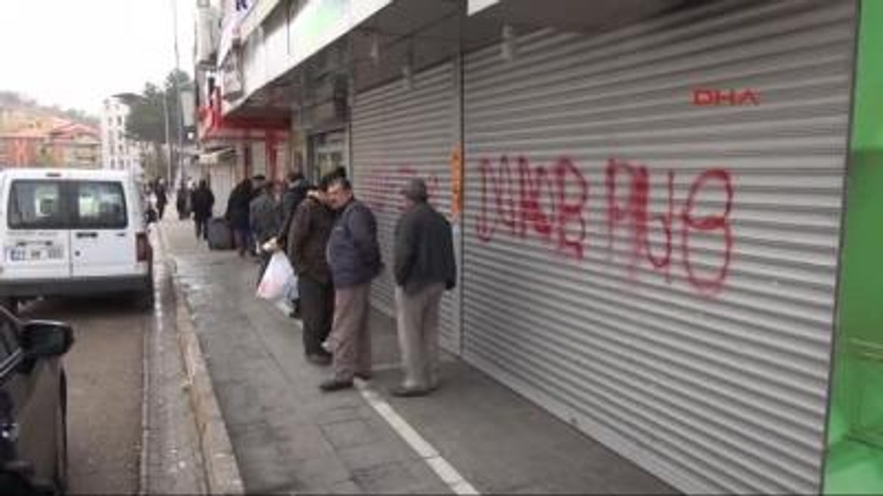 Tunceli'de Kepenkler Kapalı