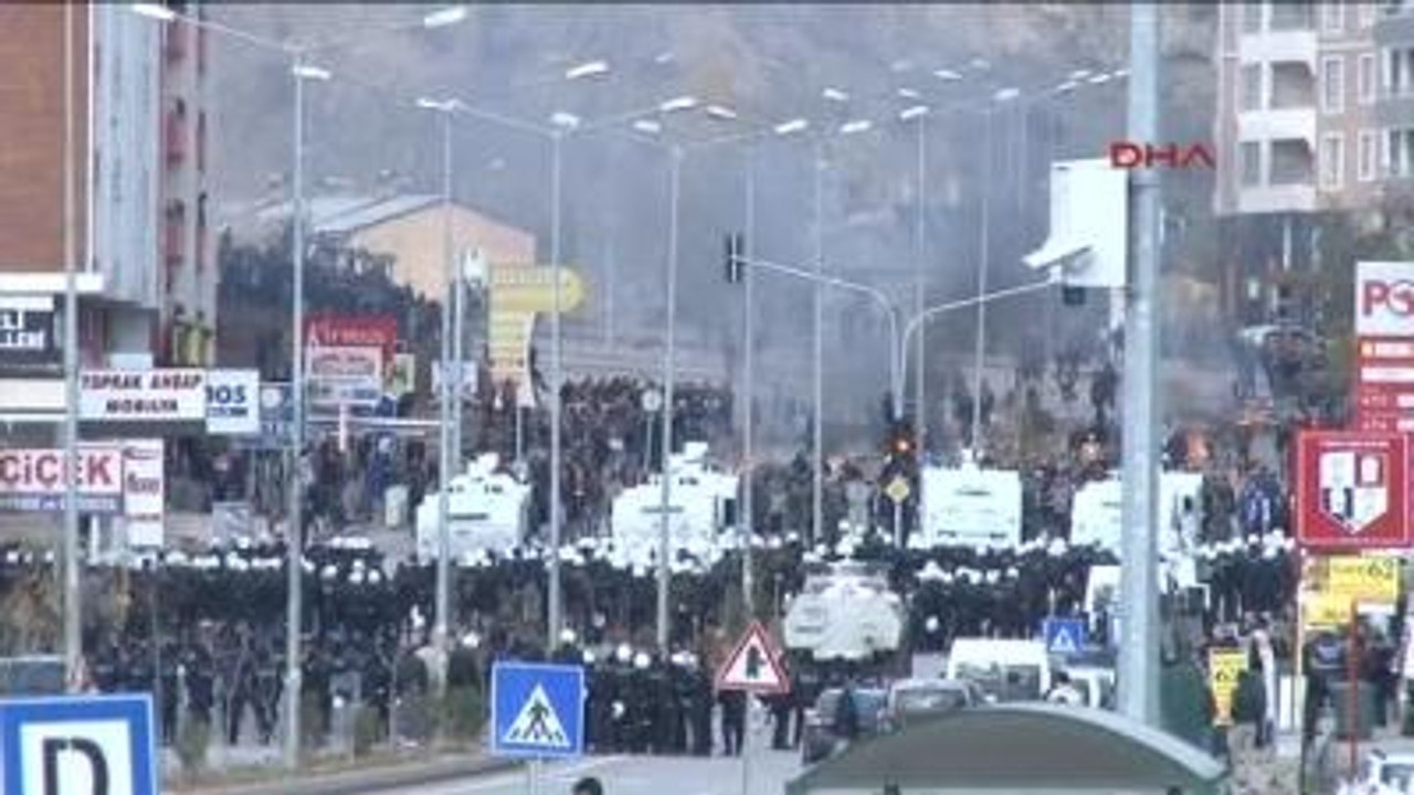 Tunceli'de Polis Müdahalesi Devam Ediyor