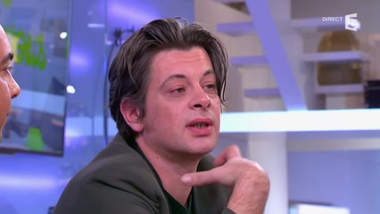 Benjamin Biolay "La chanson est bien plus intime que mon rapport à la politique" - C à vous - 27/11/2014