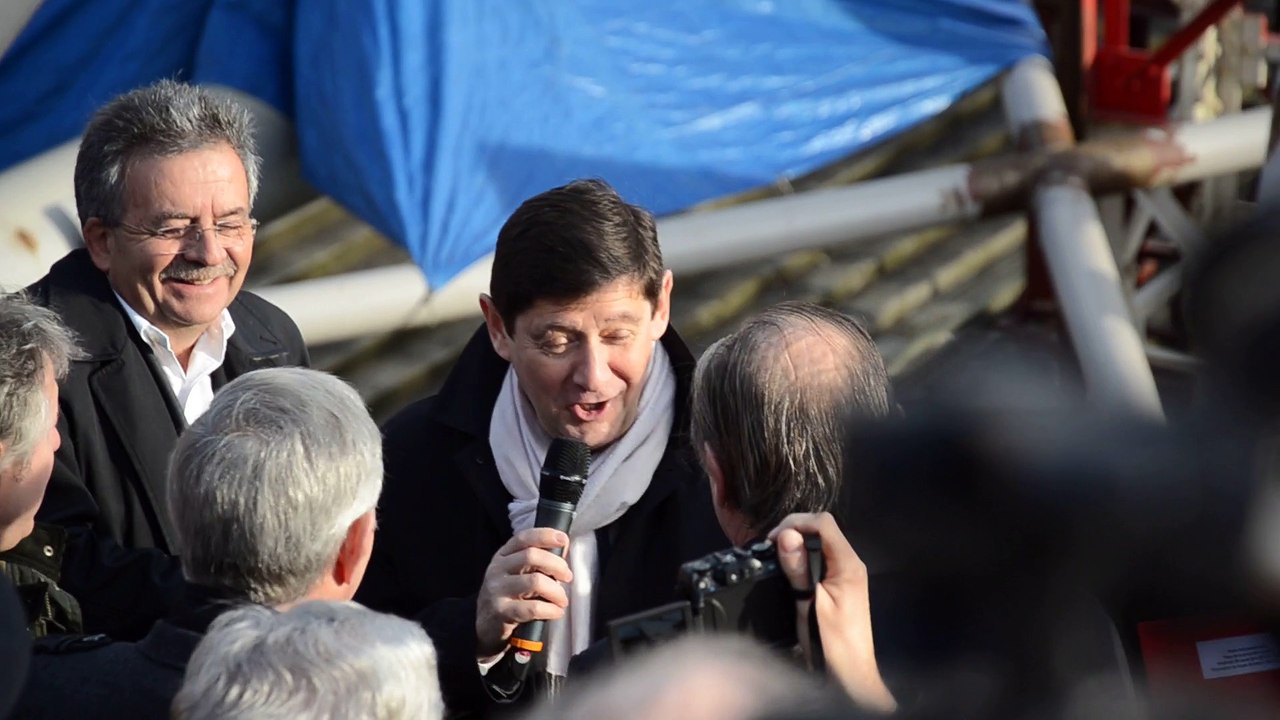 Le ministre des Sports Patrick Kanner chante les Corons au stade Bollaert