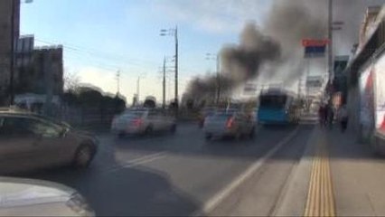 Topkapı Alt Geçidindeki İşyerleri Yanıyor