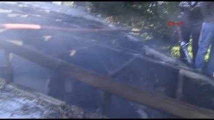 Topkapı Alt Geçidindeki İşyerleri Yanıyor