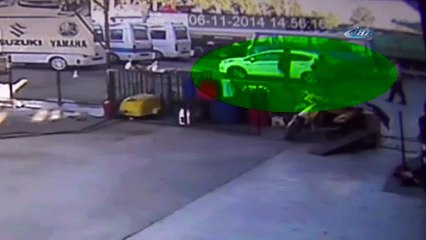 Oto galeride dehşet !