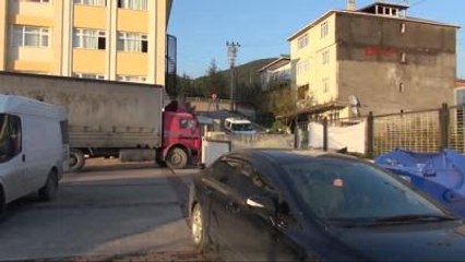 İzmit Okul Basan Bir Grup Genç, Lise Öğrencisinin Kafasında Viski Şişesi Kırıp Bıçakladı