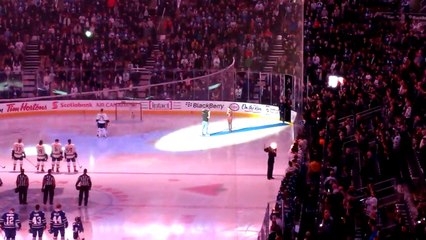 Toronto Maple Leafs fans finish singing US anthem after technical difficulties