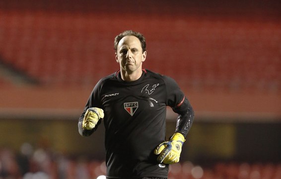 Presidente do São Paulo anuncia renovação de contrato de Rogério Ceni
