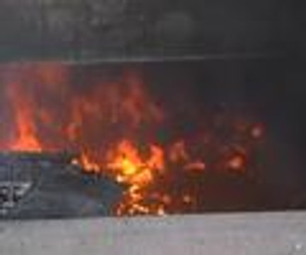 Topkapı Alt Geçidi Ucuzluk Çarşısı'nda yangın çıktı