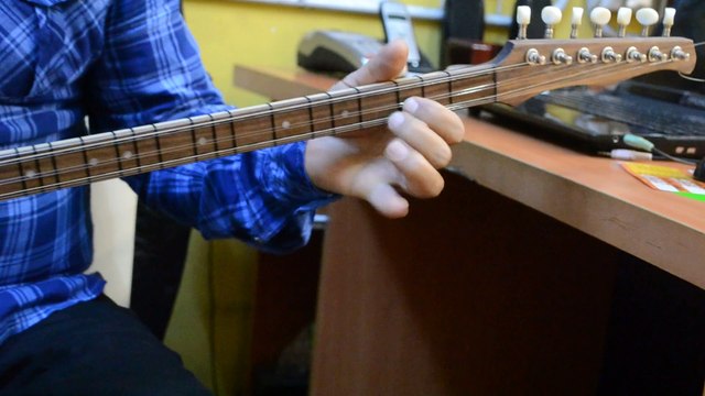 KISA SAP GİTAR BURGULU EQ PROFESYONEL CEVİZ BAĞLAMA