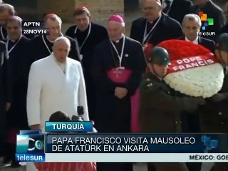 Papa Francisco visita Mausoleo de Atatürk, en Turquía