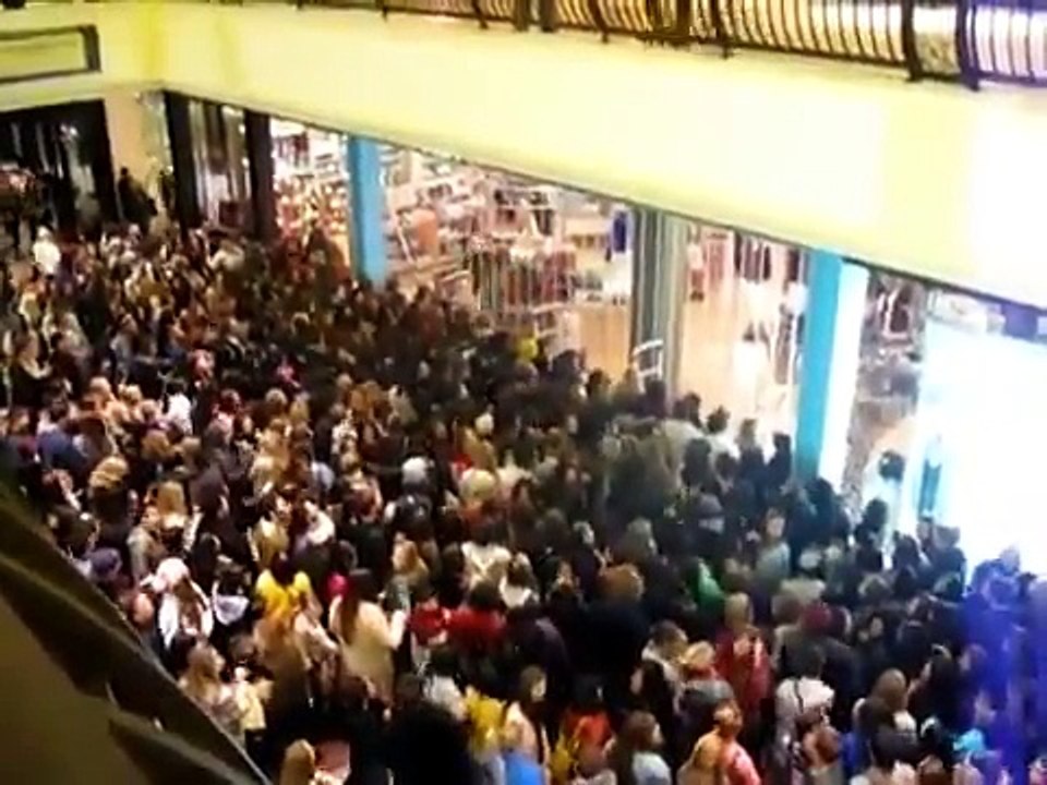 Émeutes et bagarre générale : Black Friday 2014, pure folie aux US!