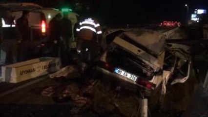 A.karahisar Otomobil Bariyerlere Saplandı: 3 Ölü, 3 Yaralı