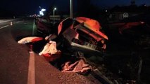 Afyonkarahisar'da Otomobil Bariyerlere Çarptı: 3 Ölü, 3 Yaralı