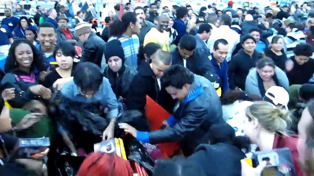 Black Friday 2014, Fight In Walmart -  Oakland Memory Card War