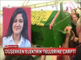 Şakalaşmanın sonu acı bitti elektrik tellerine takılan genç kız yere çakıldı