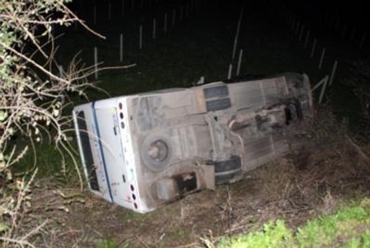 Manisa'da İşçileri Taşıyan Midibüs Devrildi: 17 Yaralı