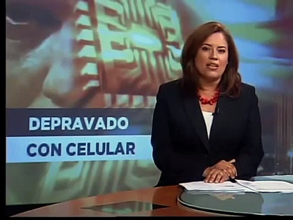 Depravado sexual toma fotos debajo de la falda de mujeres