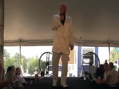 Ricky O'Boyd sings All Shook Up at Elvis Week 2010 video