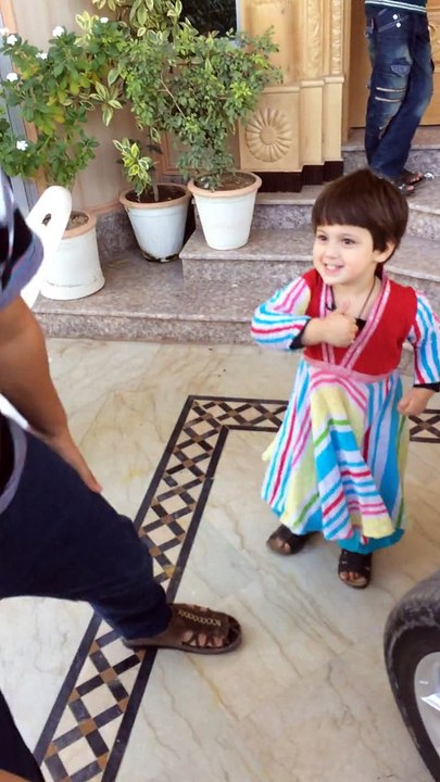 Acting of Little Cute girl, hahah you can't stop laughing