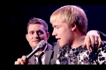 Son fils chante mieux que le chanteur !