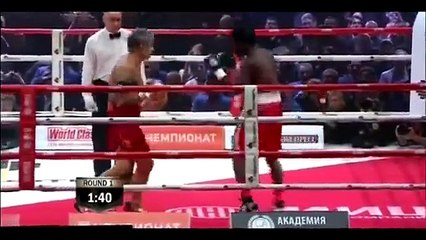 A 62 ans Mickey Rourke remporte son combat de boxe