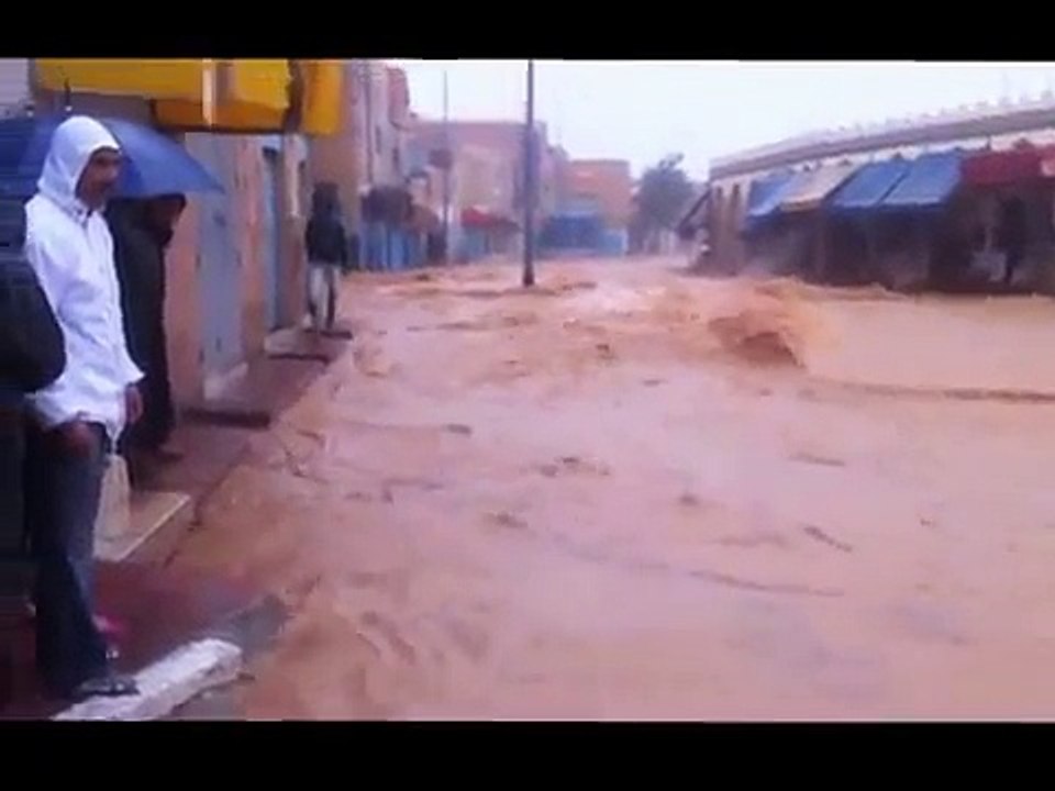 شوارع تزنيت تحت رحمت الفيضانات