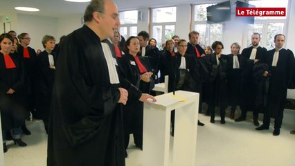 Скачать видео: Lorient. Deuxième semaine de grève pour les avocats