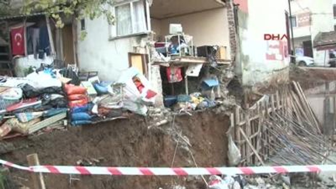 Temel Kazısı Sırasında Bitişik Evin Duvarı Yıkıldı