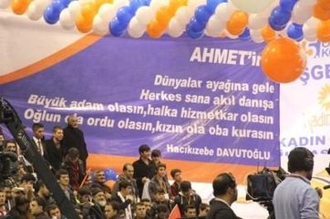 Başbakan Davutoğlu'na Sürpriz Pankart