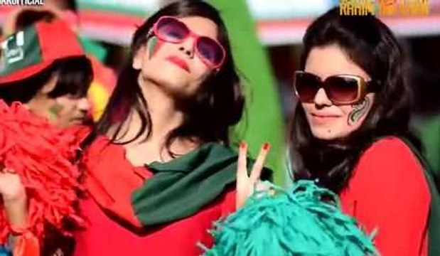 Beautiful Anchor Interview by Beautiful Girls ᴴᴰ Before 30 November Imran Khan Pti Jalsa (EXCLUSIVE)