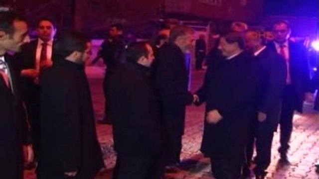 Kars Başbakan Davutoğlu Harakani Türbesini Ziyret Etti