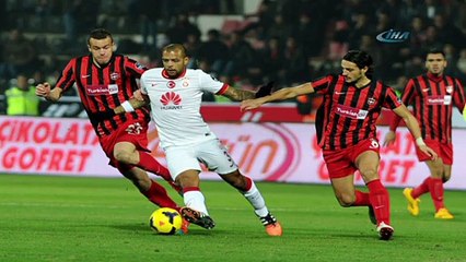 Aslan son dakikada güldü