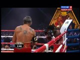 Mickey Rourke remonte sur le ring et gagne son match de boxe : TKO ridicule