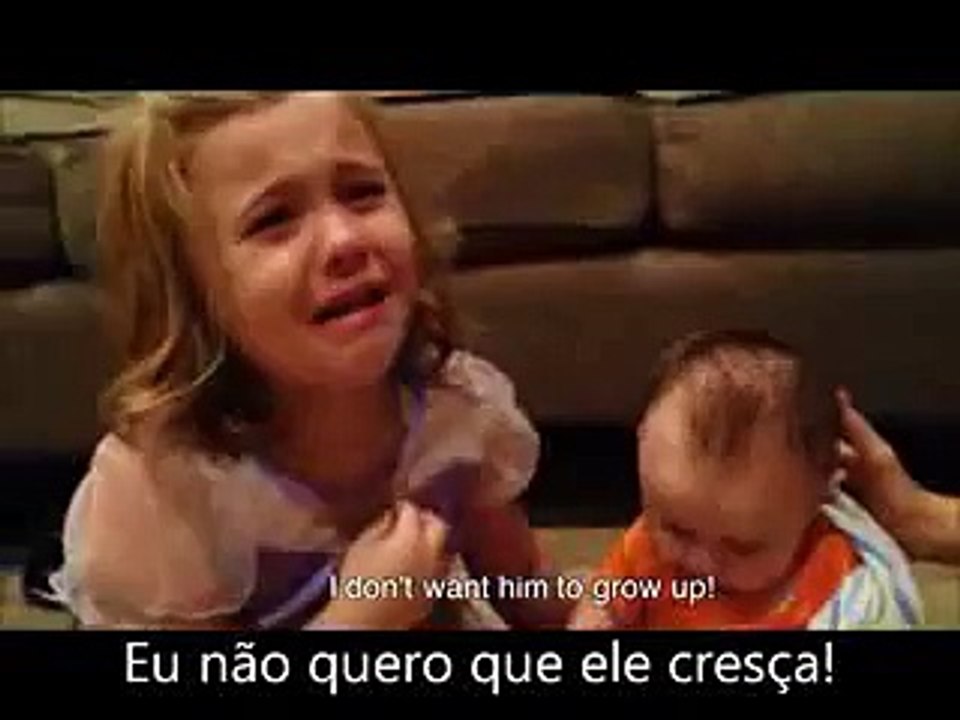 Irmã não quer que o irmão cresça kk (fofa)