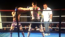 KO de dingue en boxe thaïlandaise : impressionnant coup de pied circulaire dans la tête