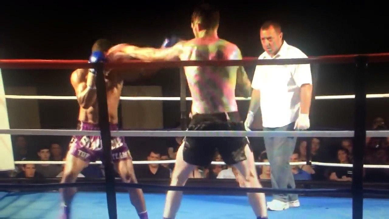 Massive KO spinning kick. Muay Thai, kick boxing