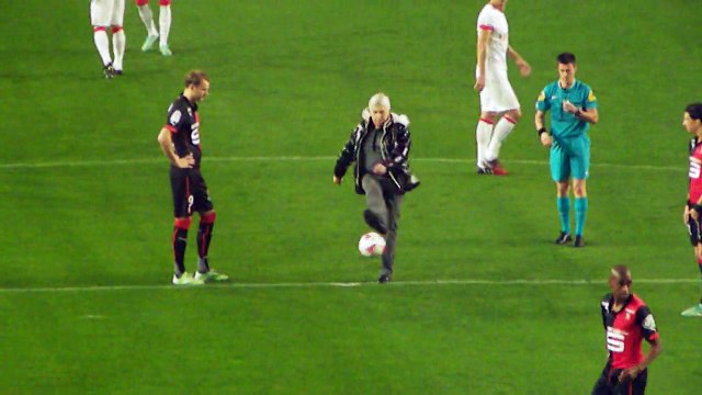 29/11/14 : SRFC-ASM : coup d'envoi Louis Floch