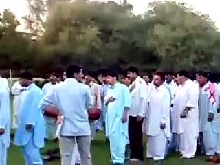 people doing sajda to a peer