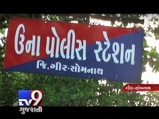 Télécharger la video: Gir-Somnath: Girl beaten up by teacher, suffers injury - Tv9 Gujarati