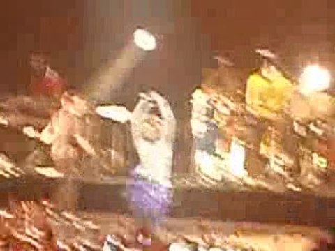 SHAKIRA WHENEVER WHEREVER (2) PARIS 16/02/07