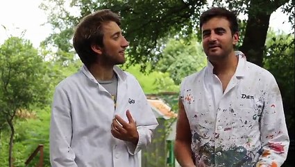 La mort d'une mouche dans une raquette électrique en slow-mo