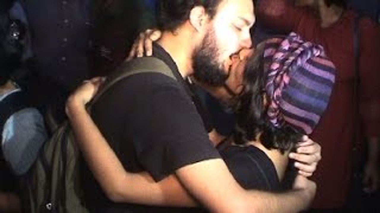open kiss protest 1st time in kolkata