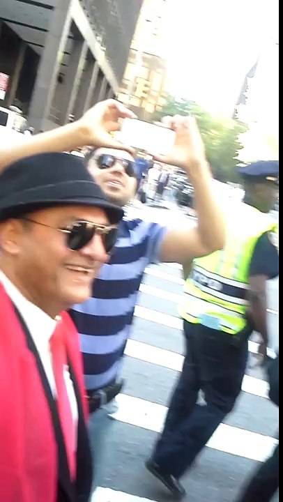 Mushtaq Minhas(Anchor) Faces 'GoNawazGo' Chants In New York