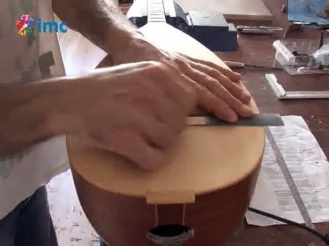 -Bağlamadan başka bir şey çalmayan- Demirtaş'a bağlama - İMC TVHaber: Halime Aktürk Kamera: Emrah Ürün