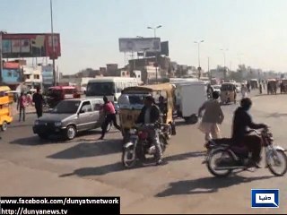Dunya News - Eggs, tomatoes thrown at PTI convoy in Gujranwala