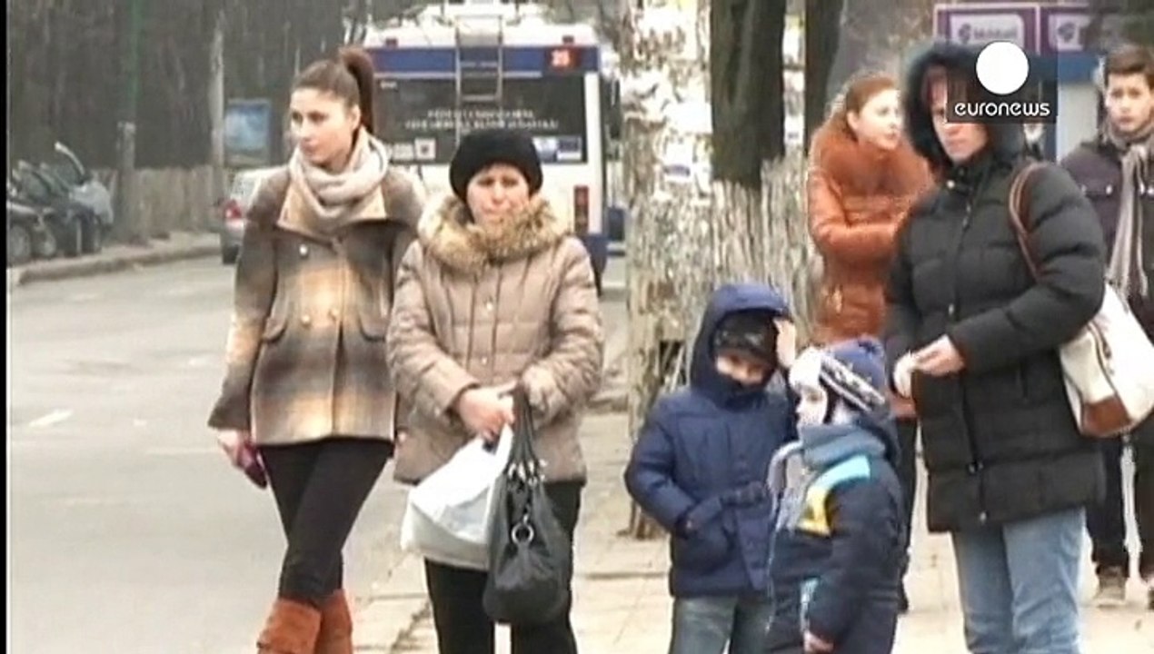Moldovans cast their vote in elections with east-west divisions