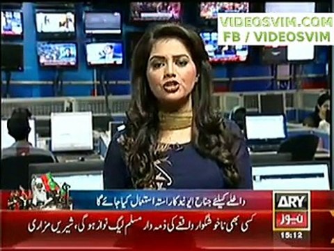 PMLN Gullu Butts Throwing Eggs & Tomatoes On PTI Convoy In Gujranwala_(new)