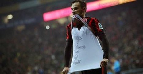 Seferovic, Tuğçe Albayrak İçin Hazırladığı Tişörtü Gösterdi